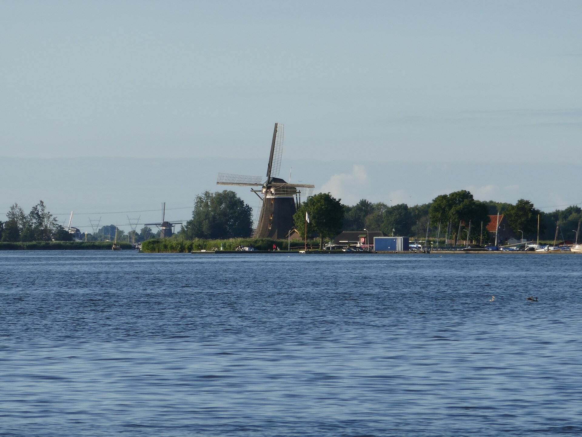 De Rottemeren bij Bleiswijk met aan de overkant de Eendrachtsmolen